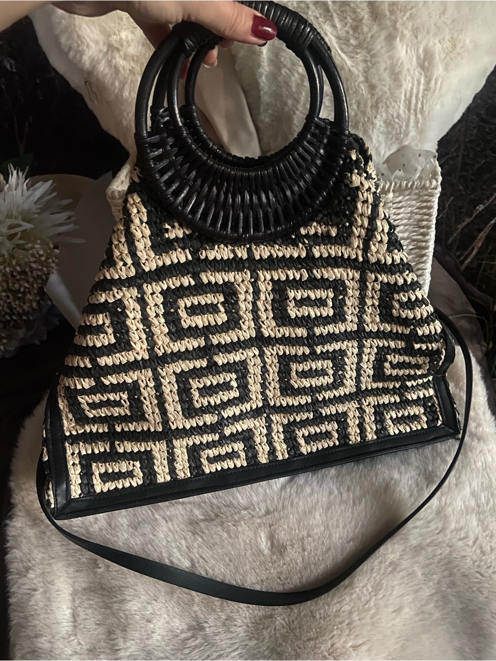 H&M Woven Black and Cream Tote Bag with Round Handles ⚜️ And Crossbody Strap - Picture 7 of 11
